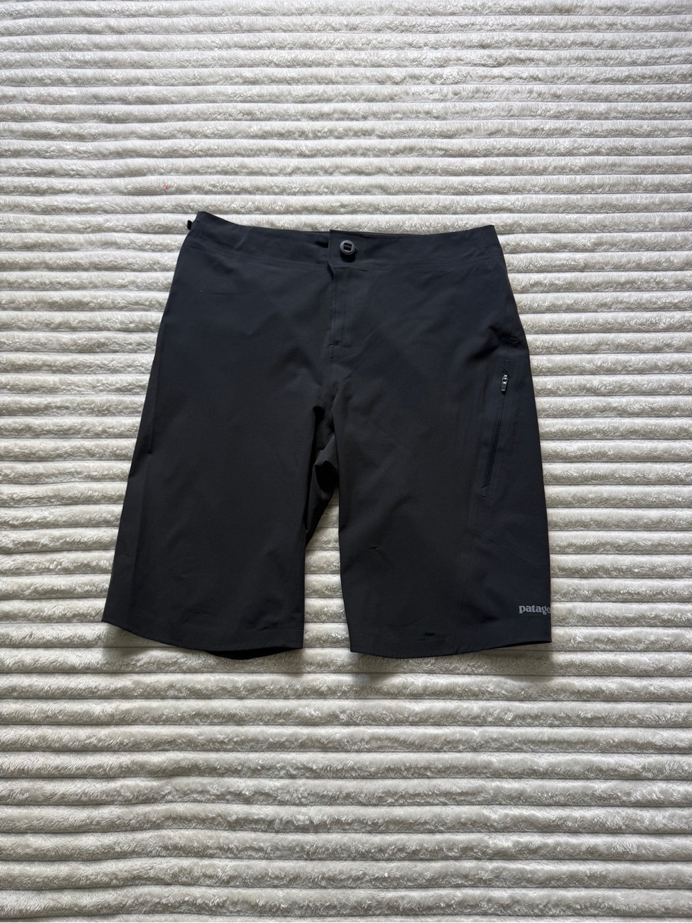 Patagonia Men's Black Chino Shorts Flat Front Zip Pocket Logo Accent Pre-owned